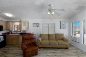 Lake Havasu Cabin Mtn&Lake Views, FREE ON SITE Boat Launch ramp and marina